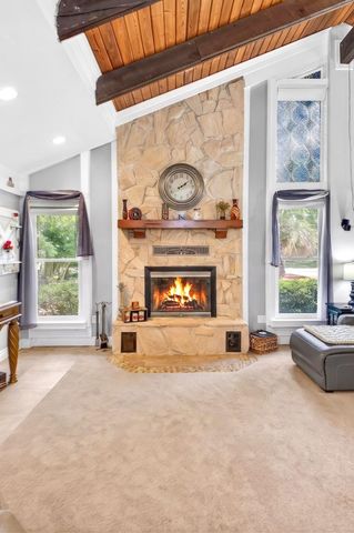 21 NE Wedgewood Lane, Fort Walton Beach, FL 32547