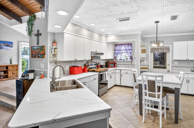 21 NE Wedgewood Lane, Fort Walton Beach, FL 32547