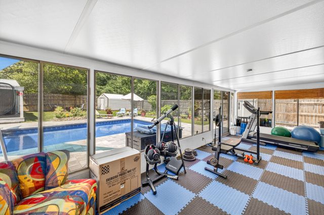 21 NE Wedgewood Lane, Fort Walton Beach, FL 32547