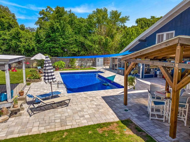 21 NE Wedgewood Lane, Fort Walton Beach, FL 32547