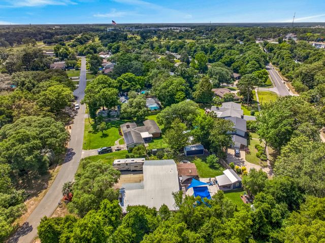 21 NE Wedgewood Lane, Fort Walton Beach, FL 32547