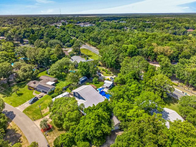 21 NE Wedgewood Lane, Fort Walton Beach, FL 32547