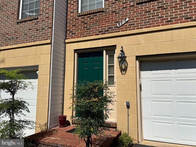 8818 ROYAL DOULTON LN, Fairfax, VA 22031