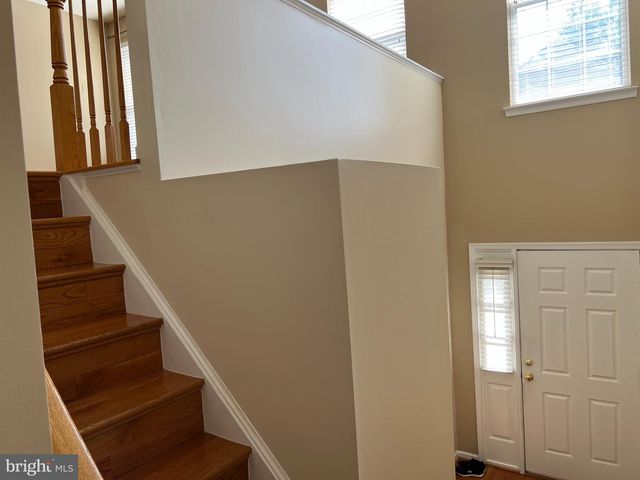8818 ROYAL DOULTON LN, Fairfax, VA 22031