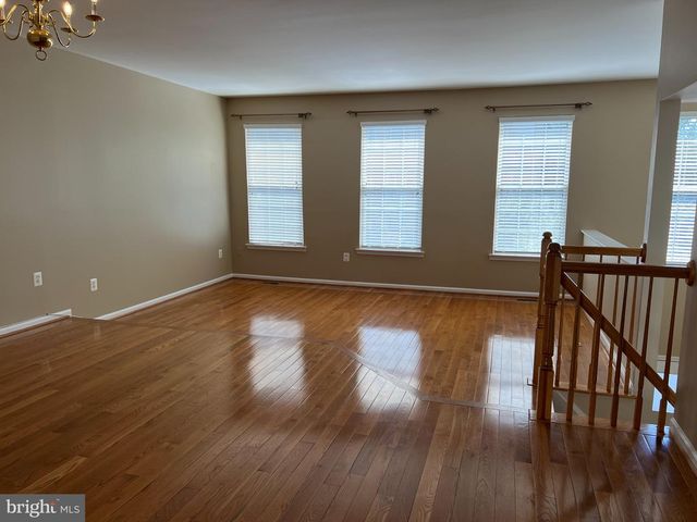 8818 ROYAL DOULTON LN, Fairfax, VA 22031