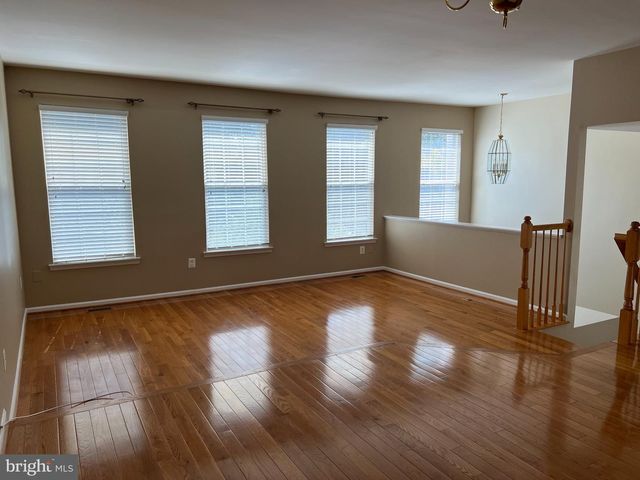 8818 ROYAL DOULTON LN, Fairfax, VA 22031