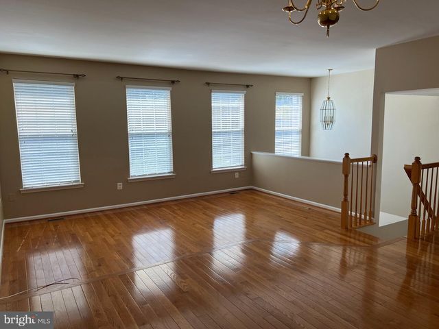 8818 ROYAL DOULTON LN, Fairfax, VA 22031