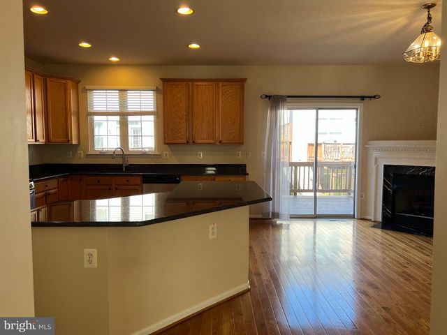 8818 ROYAL DOULTON LN, Fairfax, VA 22031