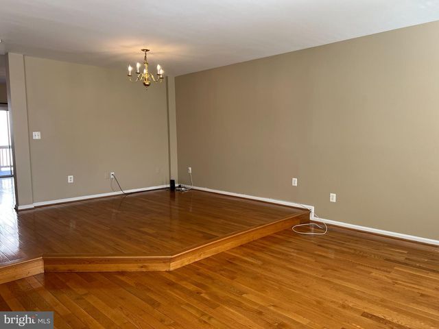 8818 ROYAL DOULTON LN, Fairfax, VA 22031