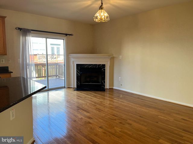 8818 ROYAL DOULTON LN, Fairfax, VA 22031