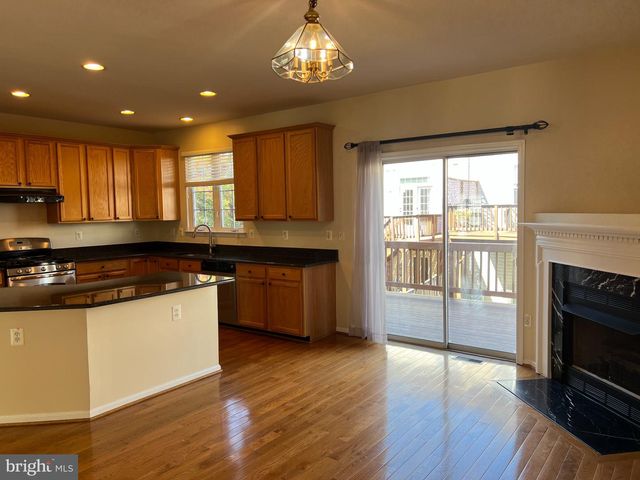 8818 ROYAL DOULTON LN, Fairfax, VA 22031