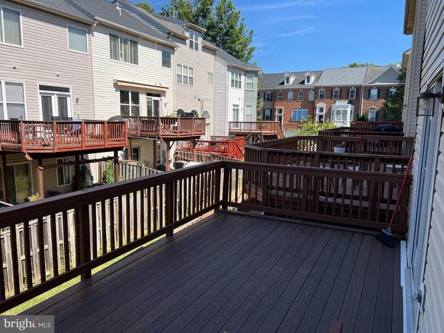 8818 ROYAL DOULTON LN, Fairfax, VA 22031