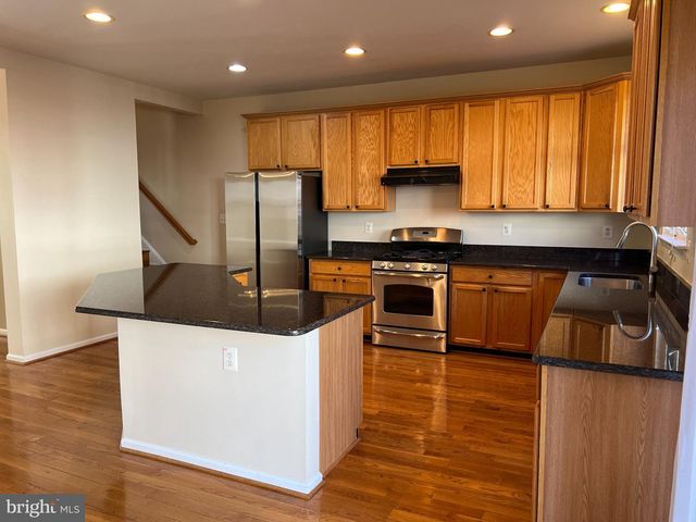 8818 ROYAL DOULTON LN, Fairfax, VA 22031