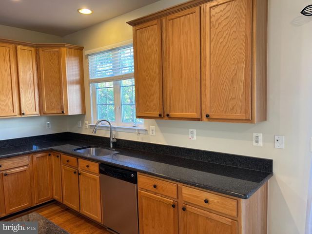 8818 ROYAL DOULTON LN, Fairfax, VA 22031
