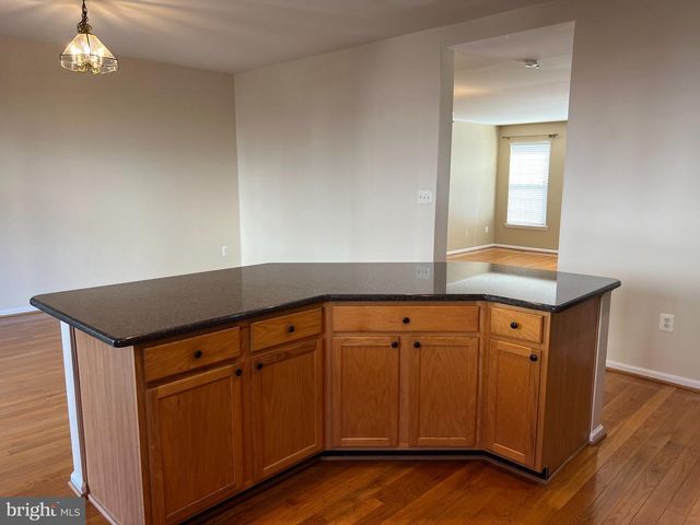 8818 ROYAL DOULTON LN, Fairfax, VA 22031