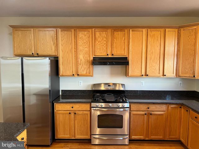 8818 ROYAL DOULTON LN, Fairfax, VA 22031