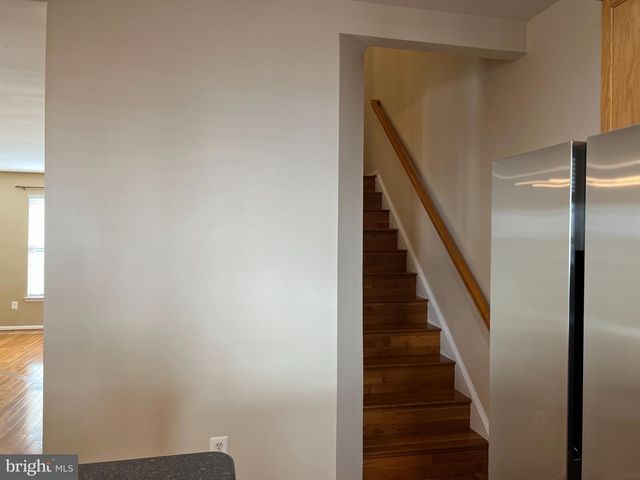 8818 ROYAL DOULTON LN, Fairfax, VA 22031