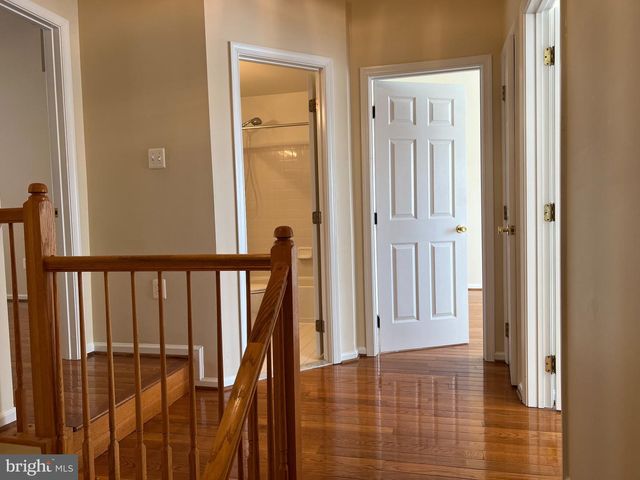 8818 ROYAL DOULTON LN, Fairfax, VA 22031