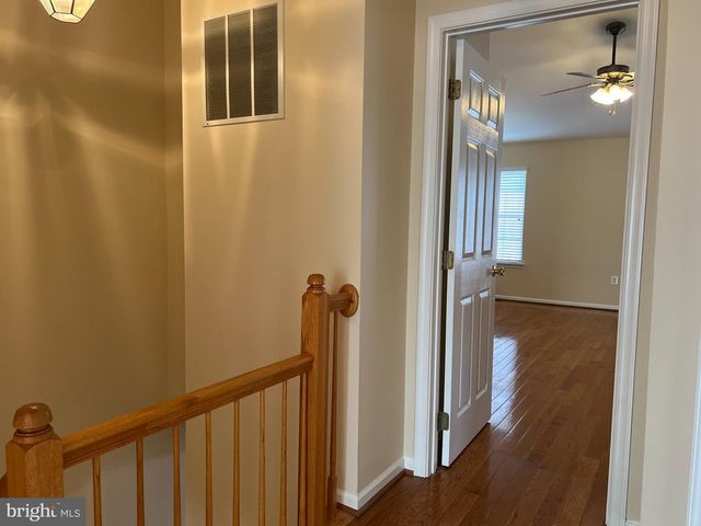8818 ROYAL DOULTON LN, Fairfax, VA 22031