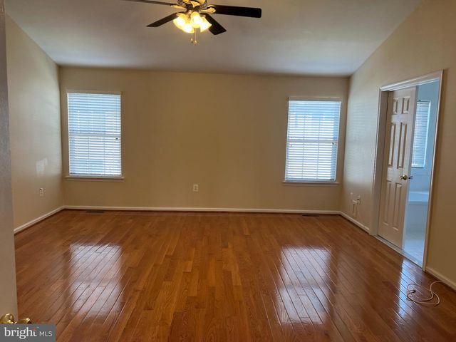 8818 ROYAL DOULTON LN, Fairfax, VA 22031
