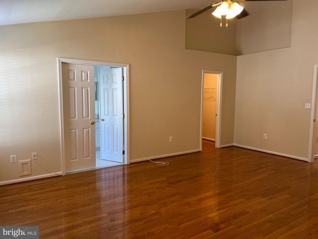 8818 ROYAL DOULTON LN, Fairfax, VA 22031