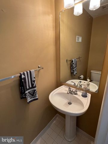 8818 ROYAL DOULTON LN, Fairfax, VA 22031