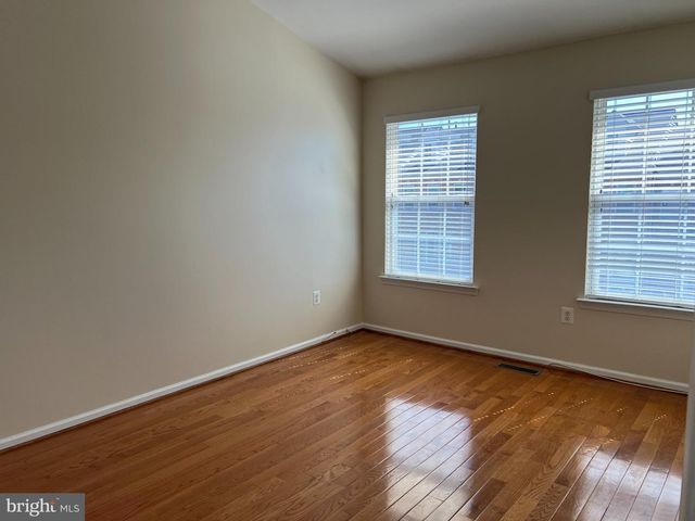 8818 ROYAL DOULTON LN, Fairfax, VA 22031
