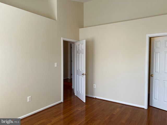 8818 ROYAL DOULTON LN, Fairfax, VA 22031