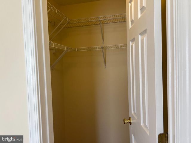 8818 ROYAL DOULTON LN, Fairfax, VA 22031