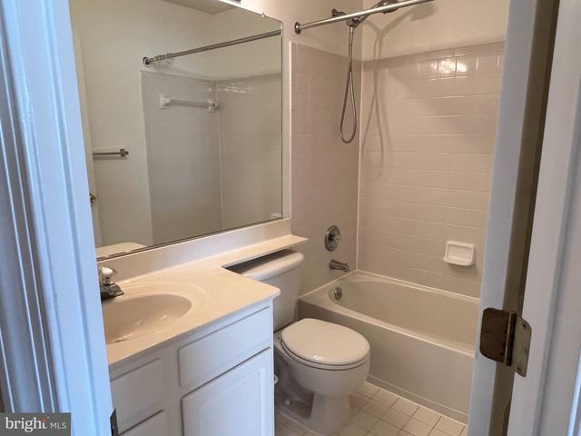 8818 ROYAL DOULTON LN, Fairfax, VA 22031