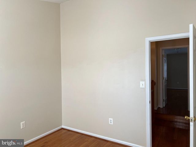 8818 ROYAL DOULTON LN, Fairfax, VA 22031
