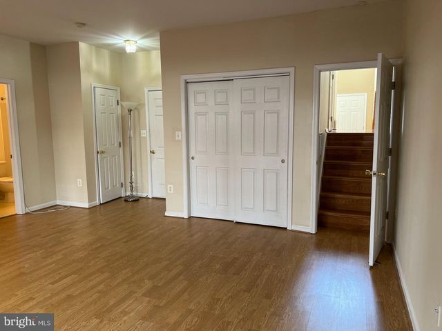 8818 ROYAL DOULTON LN, Fairfax, VA 22031