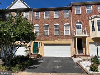 8818 ROYAL DOULTON LN, Fairfax, VA 22031