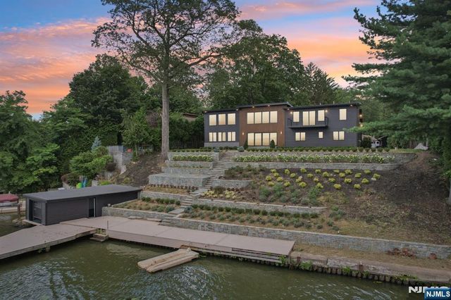 12 Rocky Point Road, West Milford, NJ 07421