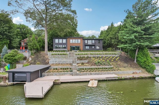 12 Rocky Point Road, West Milford, NJ 07421