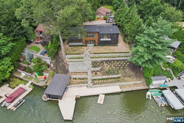 12 Rocky Point Road, West Milford, NJ 07421