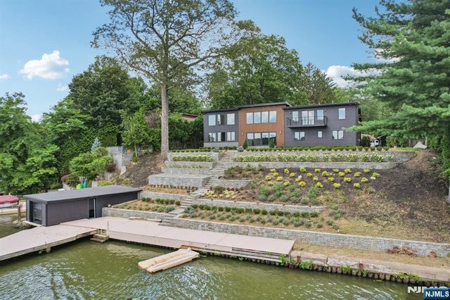 12 Rocky Point Road, West Milford, NJ 07421