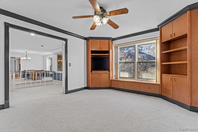 4320 Knightsbridge Lane, West Bloomfield, MI 48323