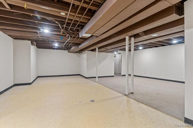 4320 Knightsbridge Lane, West Bloomfield, MI 48323