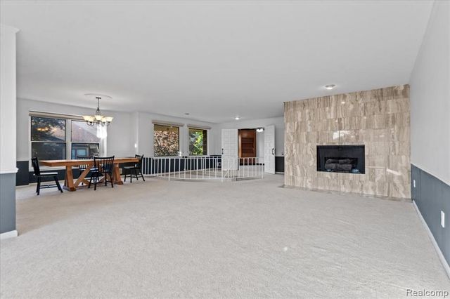 4320 Knightsbridge Lane, West Bloomfield, MI 48323