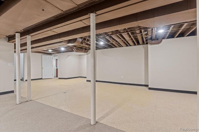 4320 Knightsbridge Lane, West Bloomfield, MI 48323