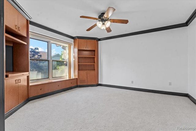 4320 Knightsbridge Lane, West Bloomfield, MI 48323