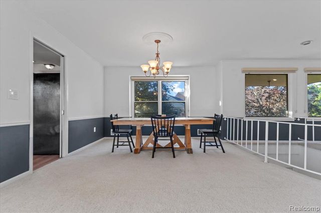 4320 Knightsbridge Lane, West Bloomfield, MI 48323