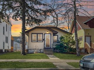 879 19th Avenue SE, Minneapolis, MN 55414