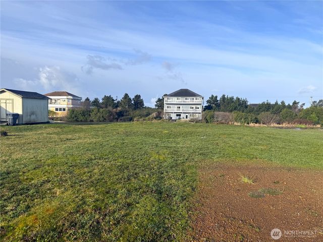 555 Canal Drive NE, Ocean Shores, WA 98569