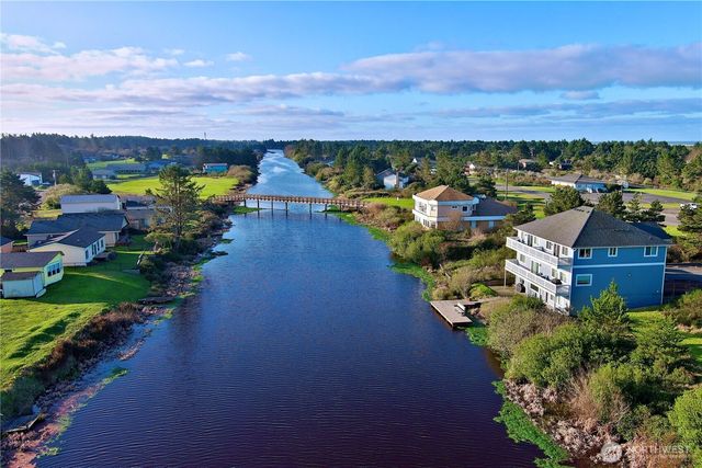 555 Canal Drive NE, Ocean Shores, WA 98569