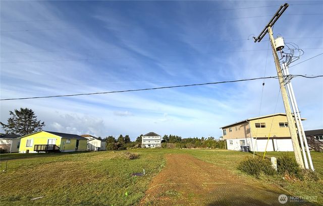 555 Canal Drive NE, Ocean Shores, WA 98569