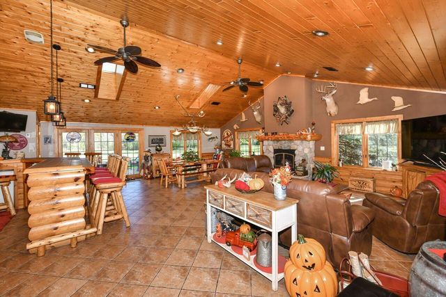 W179S8246 Pioneer DRIVE, Muskego, WI 53150