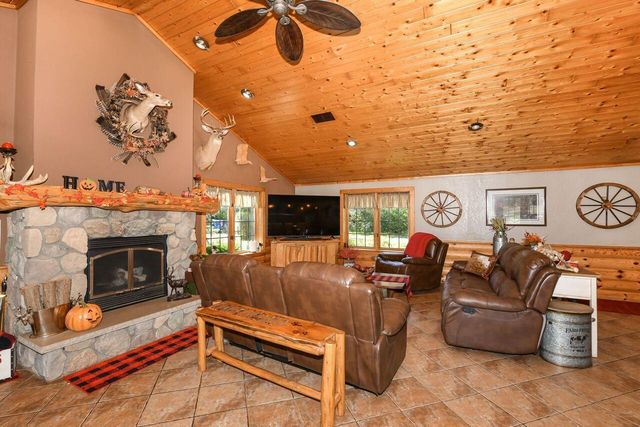 W179S8246 Pioneer DRIVE, Muskego, WI 53150