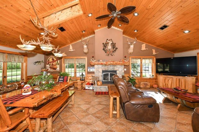 W179S8246 Pioneer DRIVE, Muskego, WI 53150